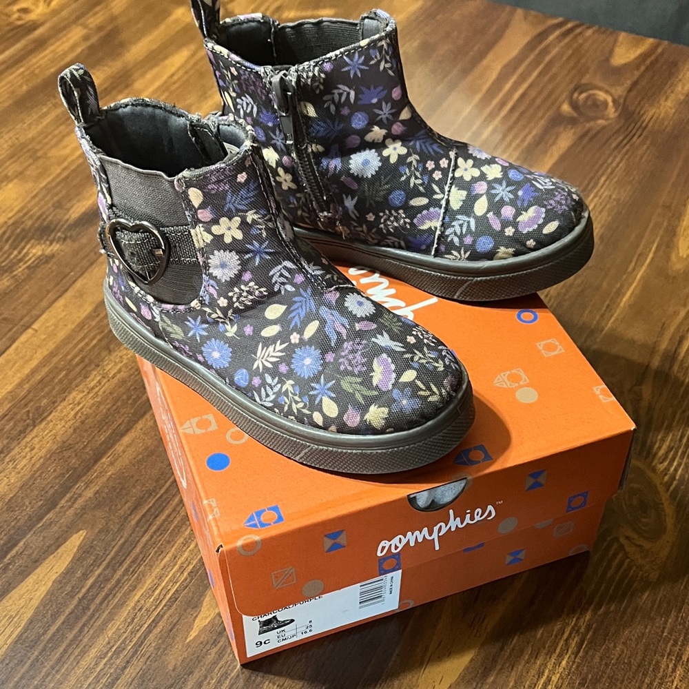 oomphies Purple Floral Kids Ankle Boots with Heart Accent size 9